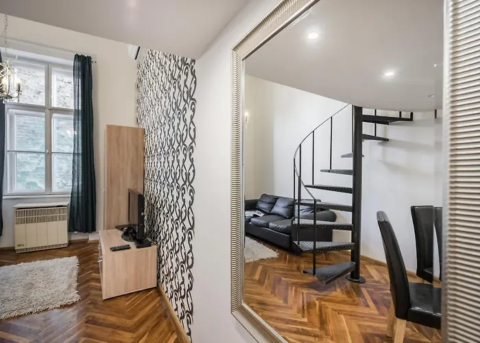 Bpr Robinia Downtown Apartment