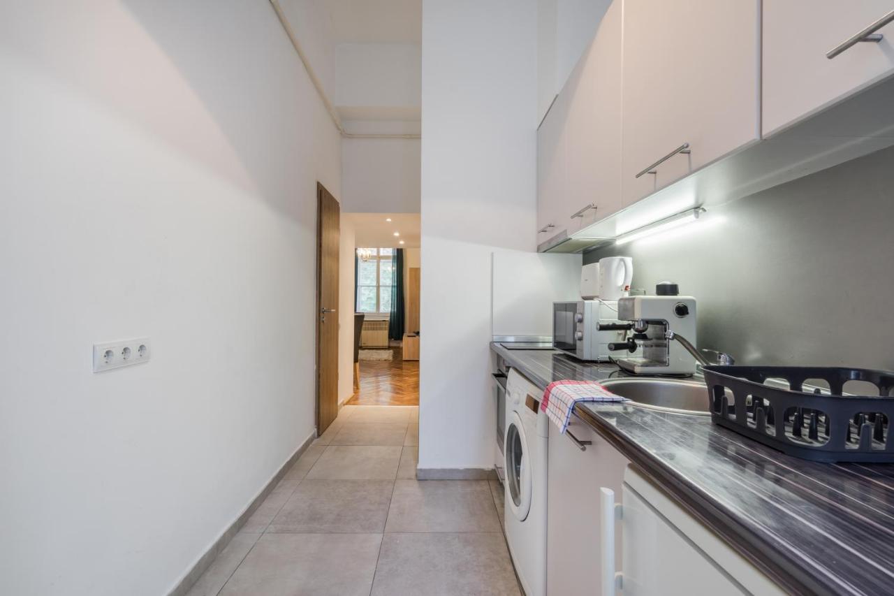 Bpr Robinia Downtown Apartament