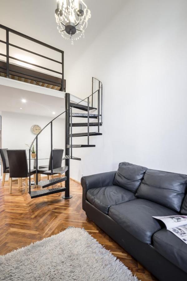 Bpr Robinia Downtown Apartament *
