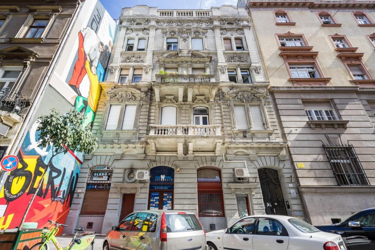 Bpr Robinia Downtown Apartament *