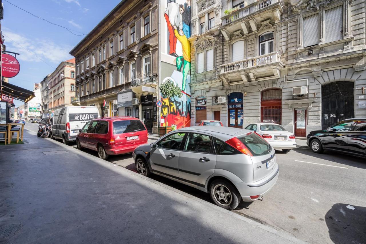 Bpr Robinia Downtown Apartament *